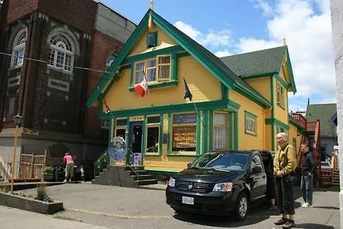 Turtle Hostel Victoria Canada